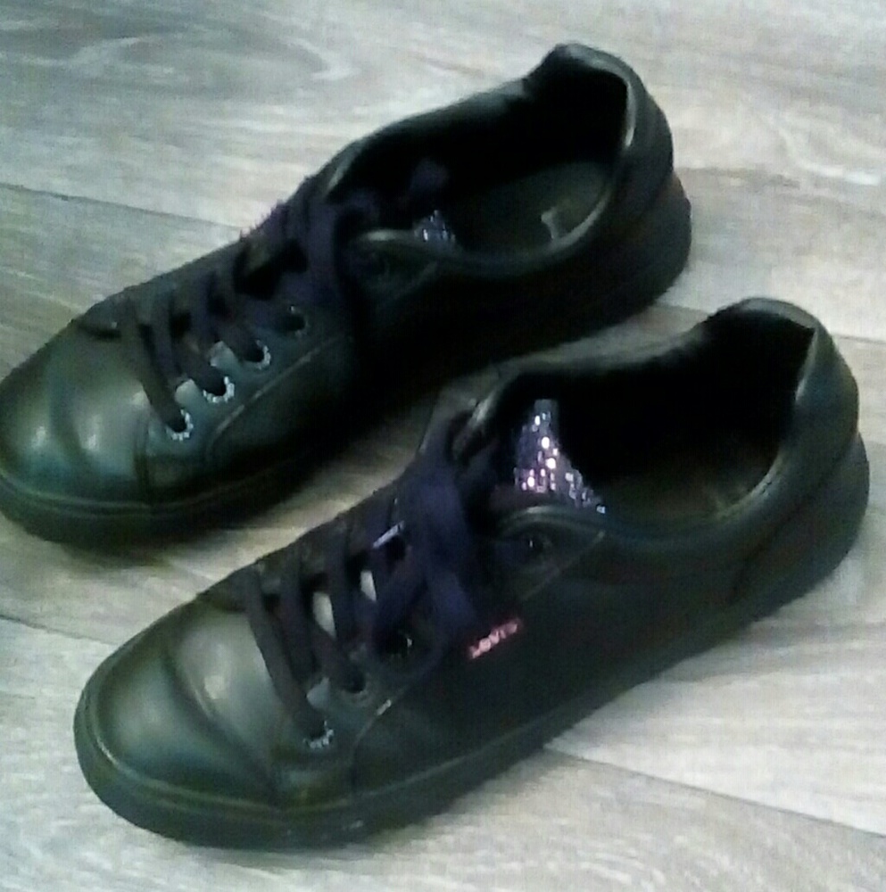 Levi's converse